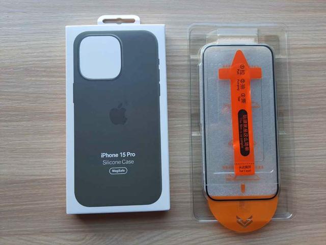 Funda de silicona con MagSafe para el iPhone 15 Pro - Naranja