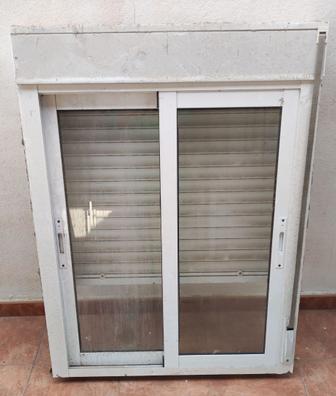 Ventana de PVC oscilobatiente con persiana color nogal de 120 x 138,5 cm -  Ventanas Aluminio o PVC