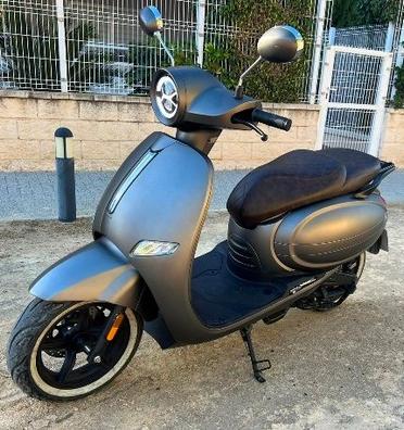 Este es el scooter eléctrico de tres ruedas de Honda, cubierto y con  baterías intercambiables