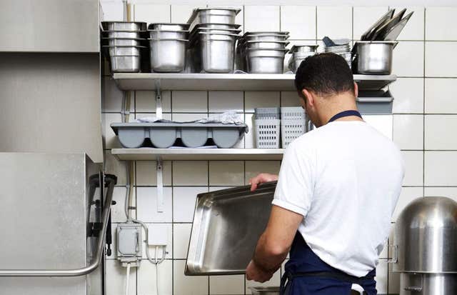 Milanuncios - Ayudante de cocina (media jornada)
