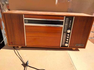 Mueble tocadiscos General Eléctrica de los años 70.