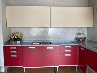 Cocina-armario con frente de persiana: 2 placas de cocción eléctricas,  fregadero a la derecha