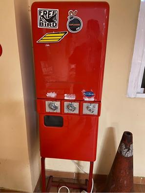 Dispensador de latas de refresco cromado con latas de cola Modelo